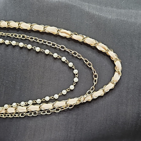 Retro Flower with Multi-strand necklace in light peach tone - Picture 3 of 8